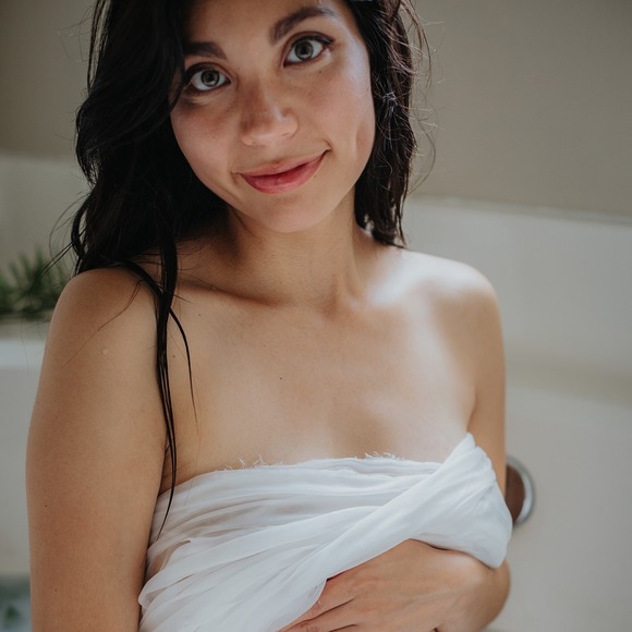 Meet your Posher, Zaira - Picture 1 of 1